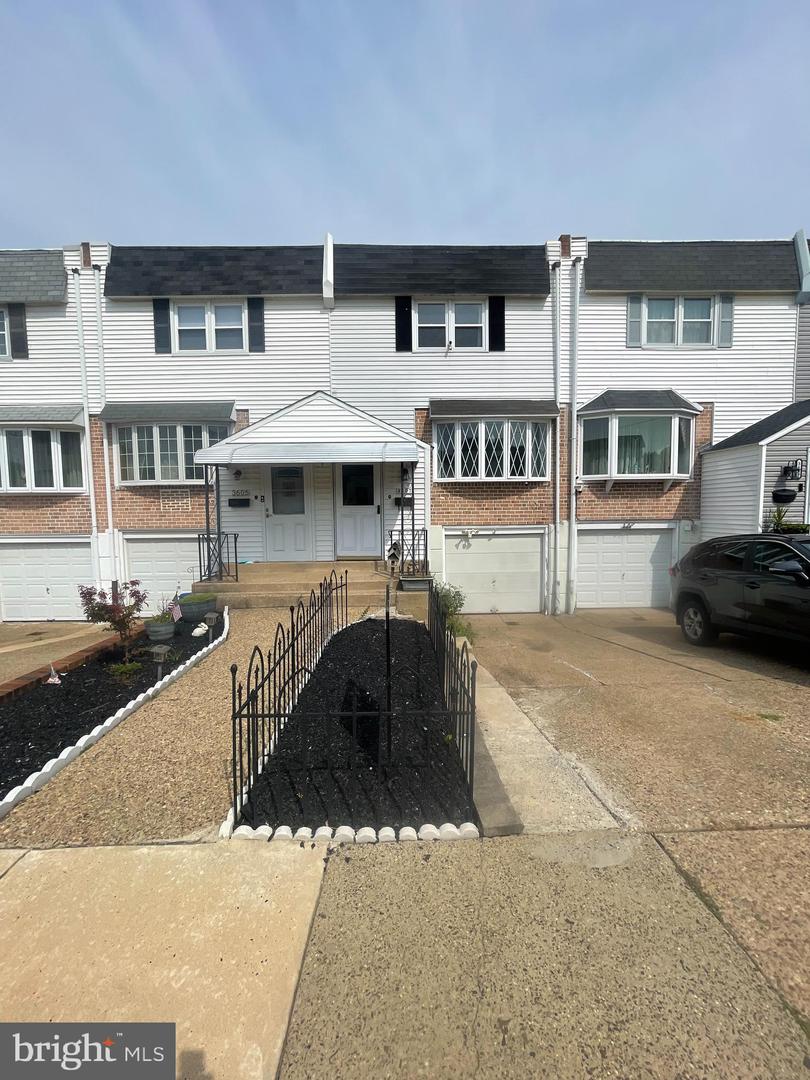 3607 N Hereford Lane