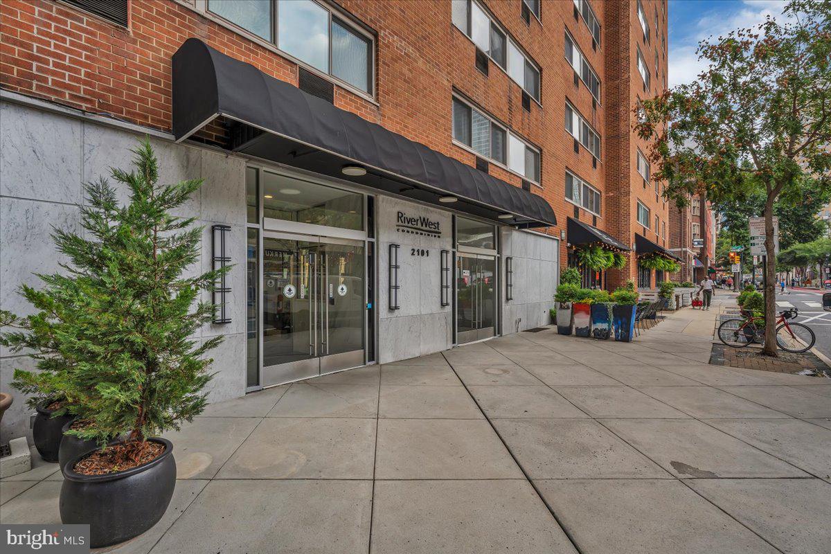 2101 Chestnut Street #213