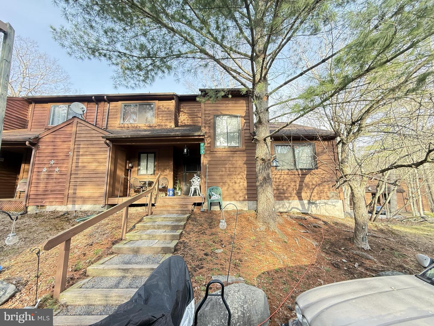 524 Wales Court
