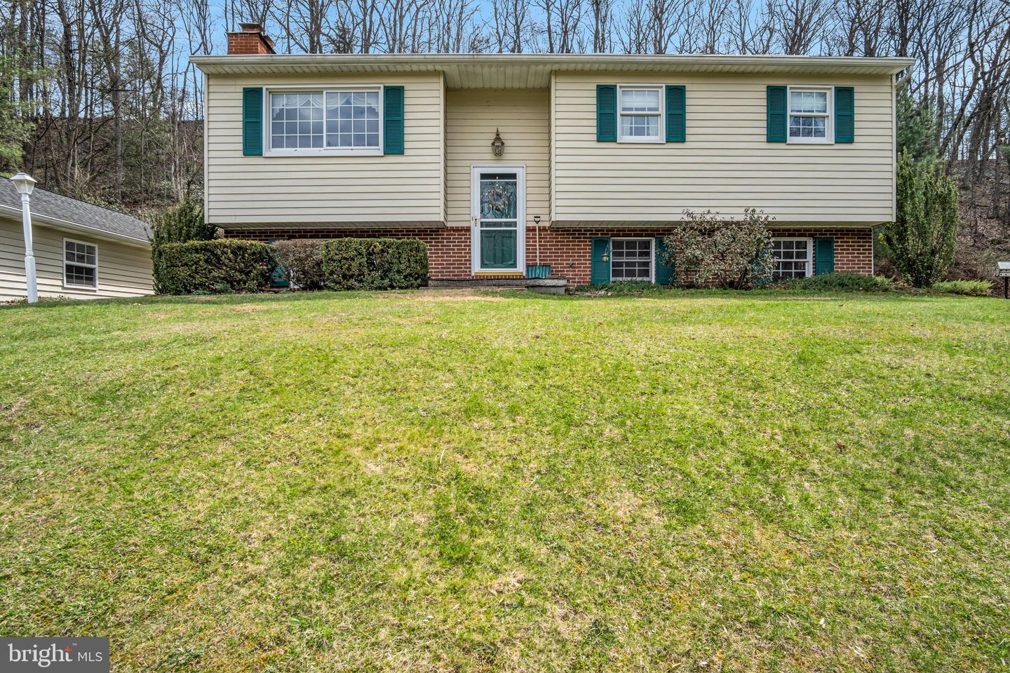 155 Greenbriar Road, Elliottsburg