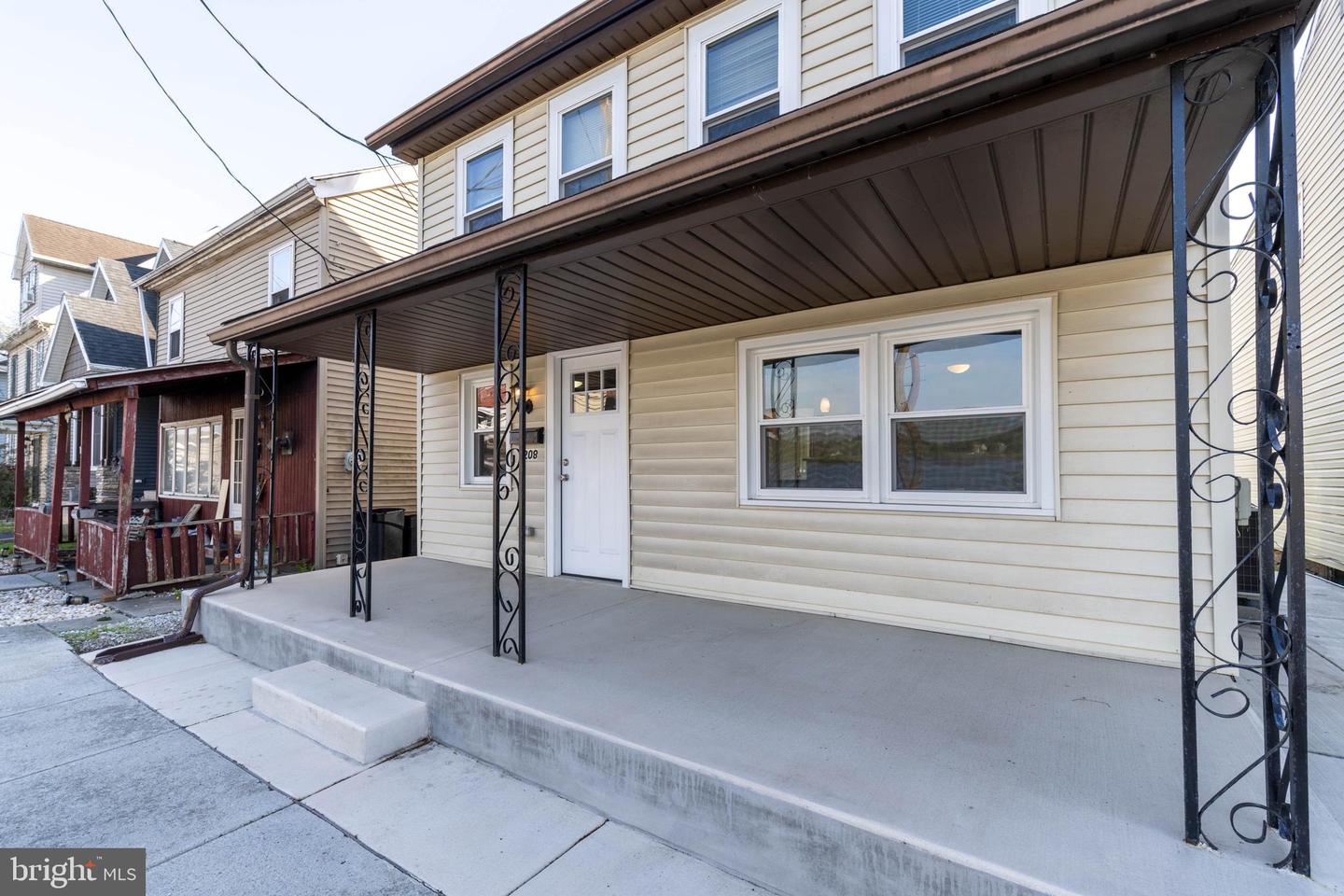 208 S Main Street, Marysville