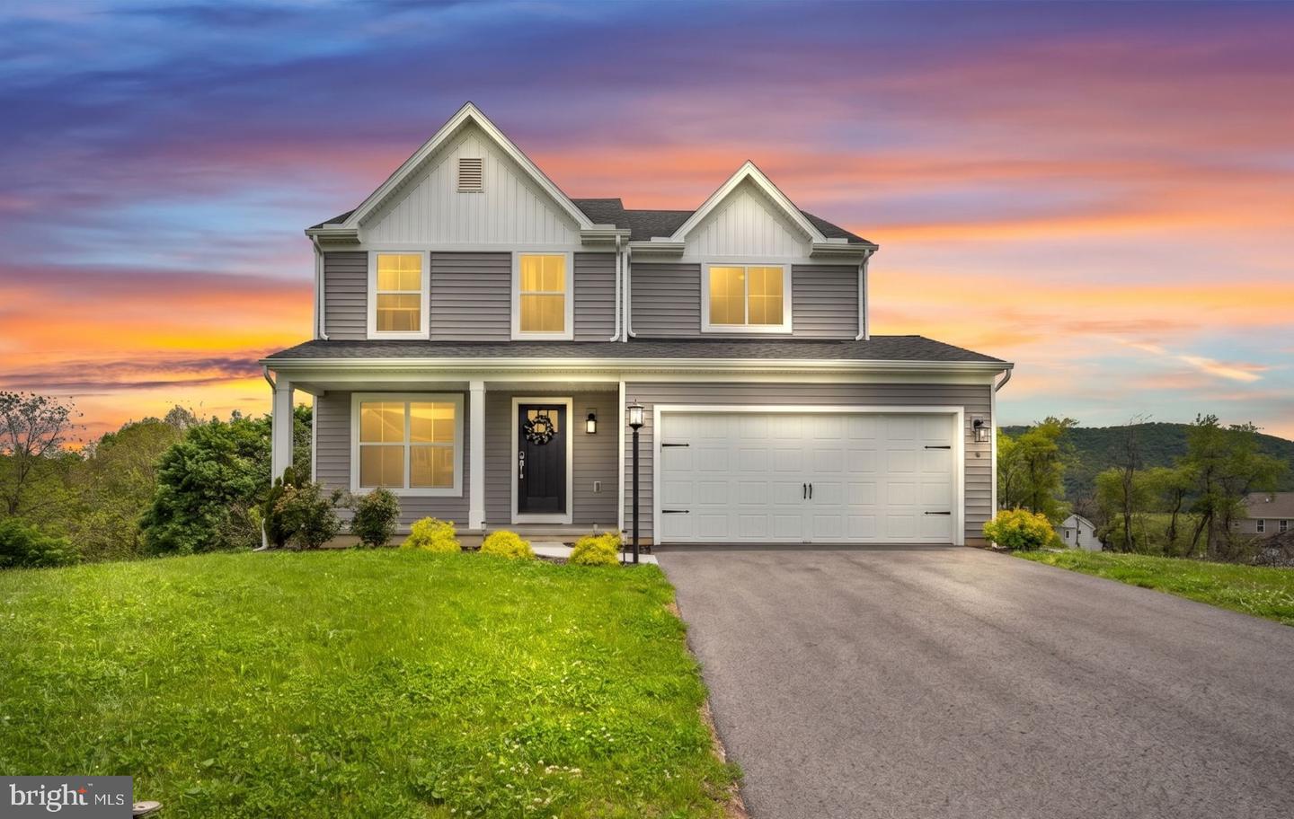 8 Weston Cir