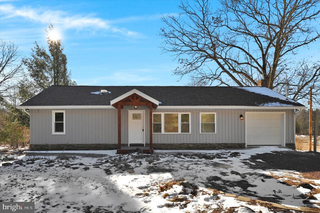 736 Rock Road, Pine Grove