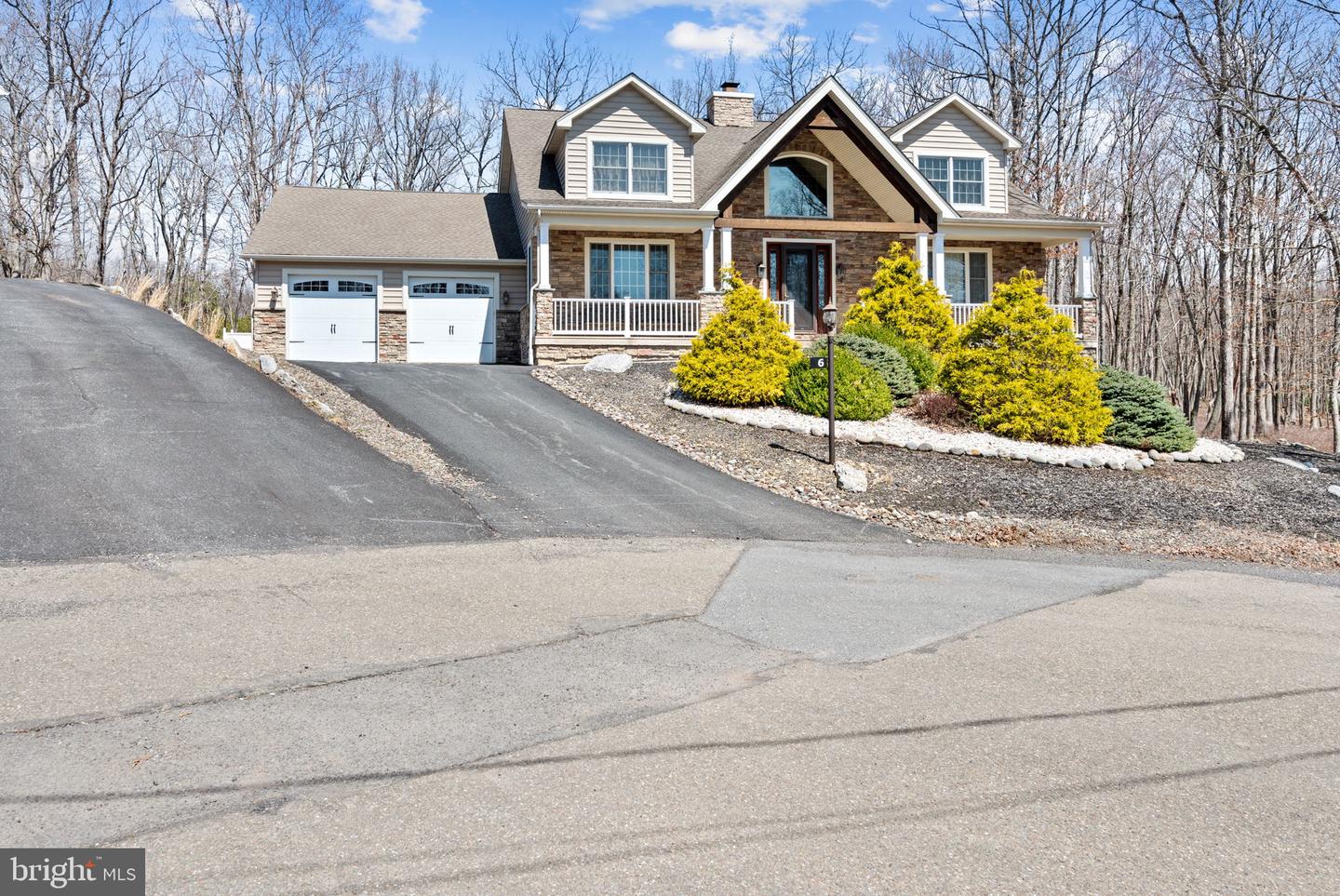 6 Newbury, Hazleton