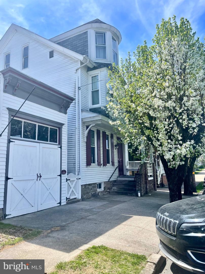 127 E Biddle Street, Gordon