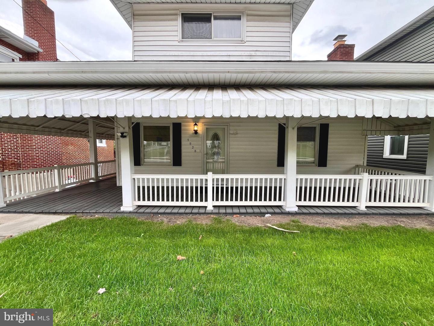 1528 E Grand Avenue, Tower City