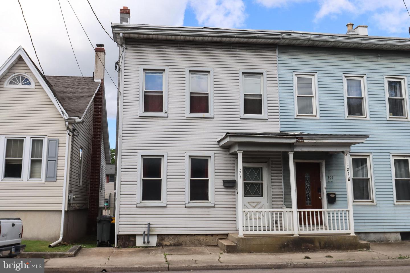 305 Dock Street