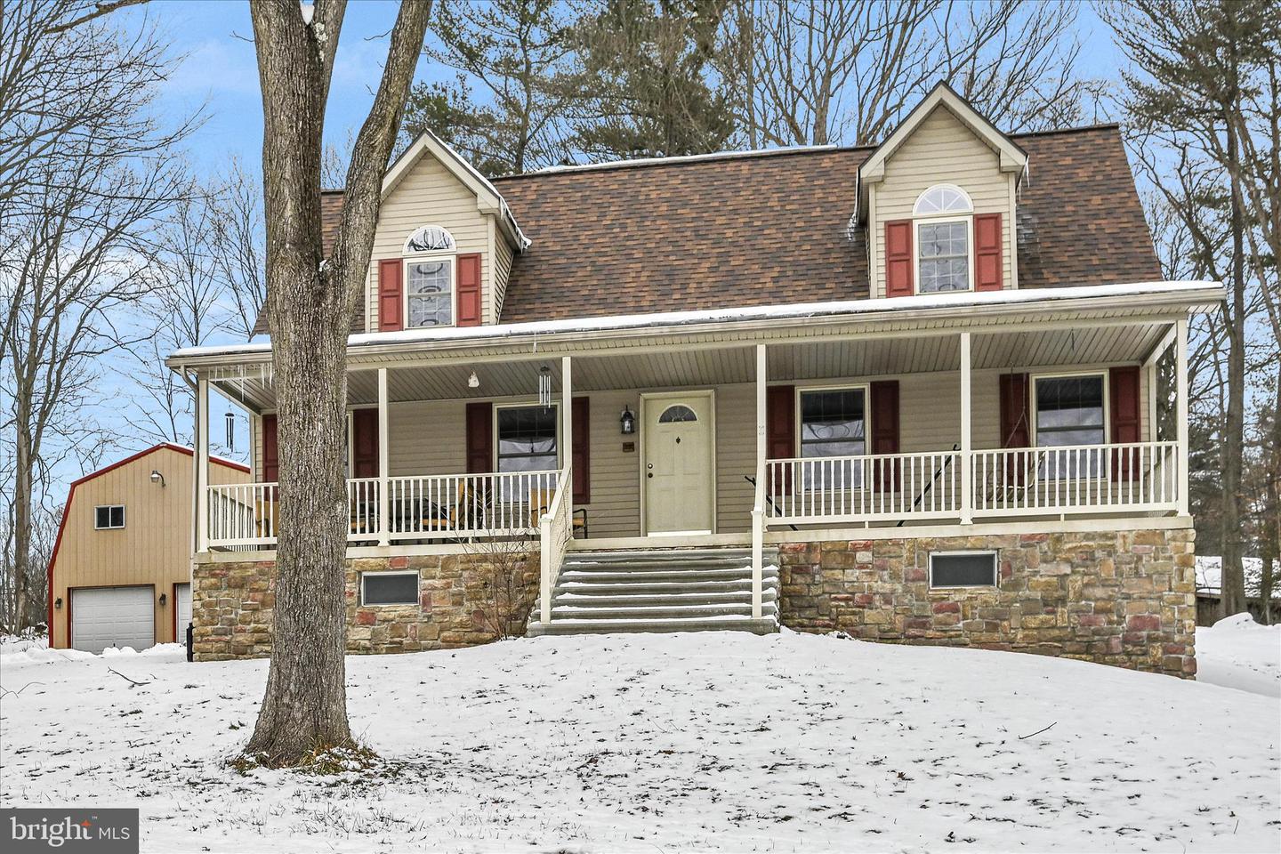 70 Oak Grove Road, Pine Grove