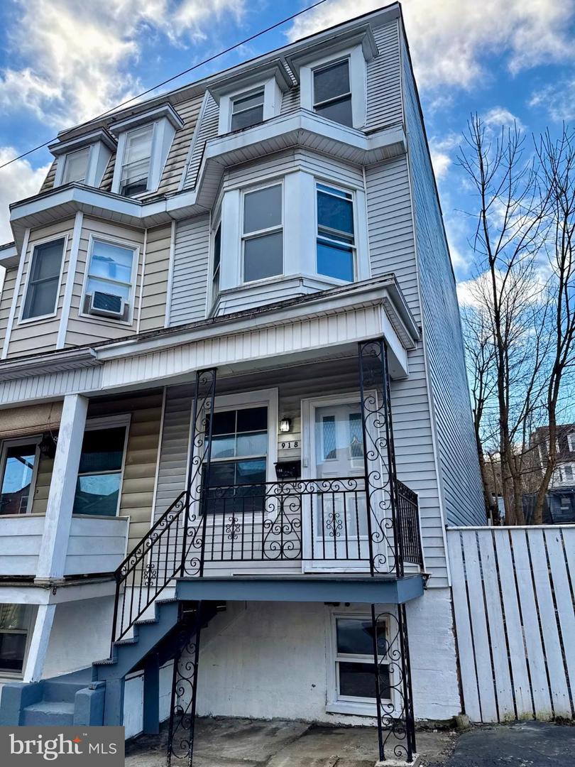 918 W Walnut Street