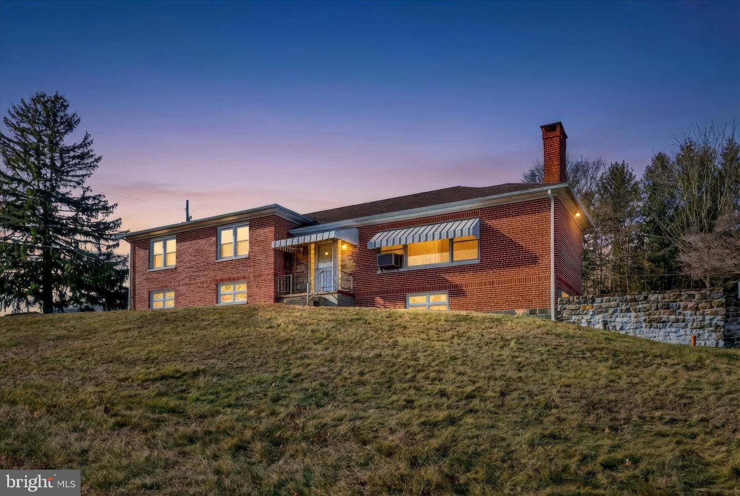 100 High Street, Pine Grove