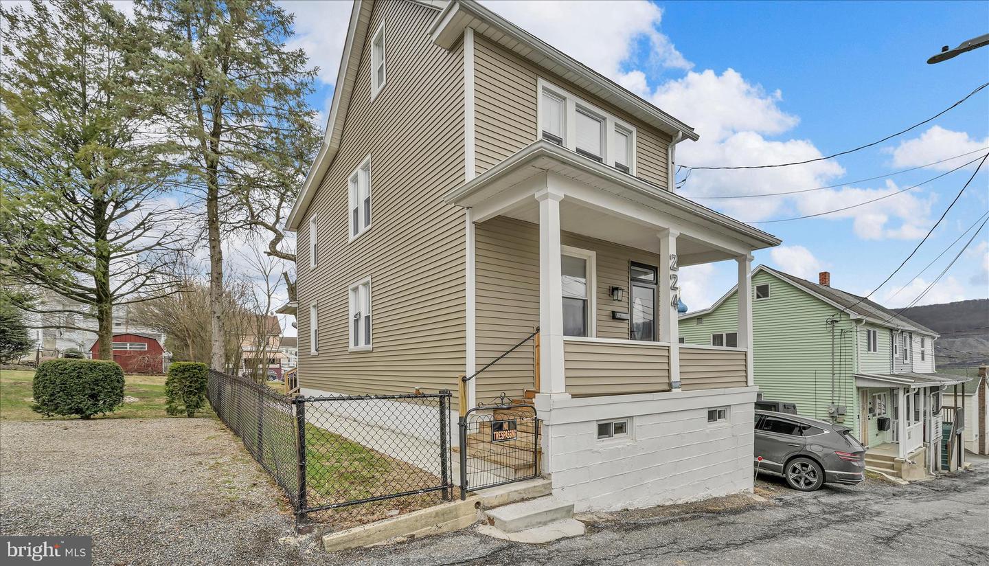224 Fisher Avenue, Coaldale