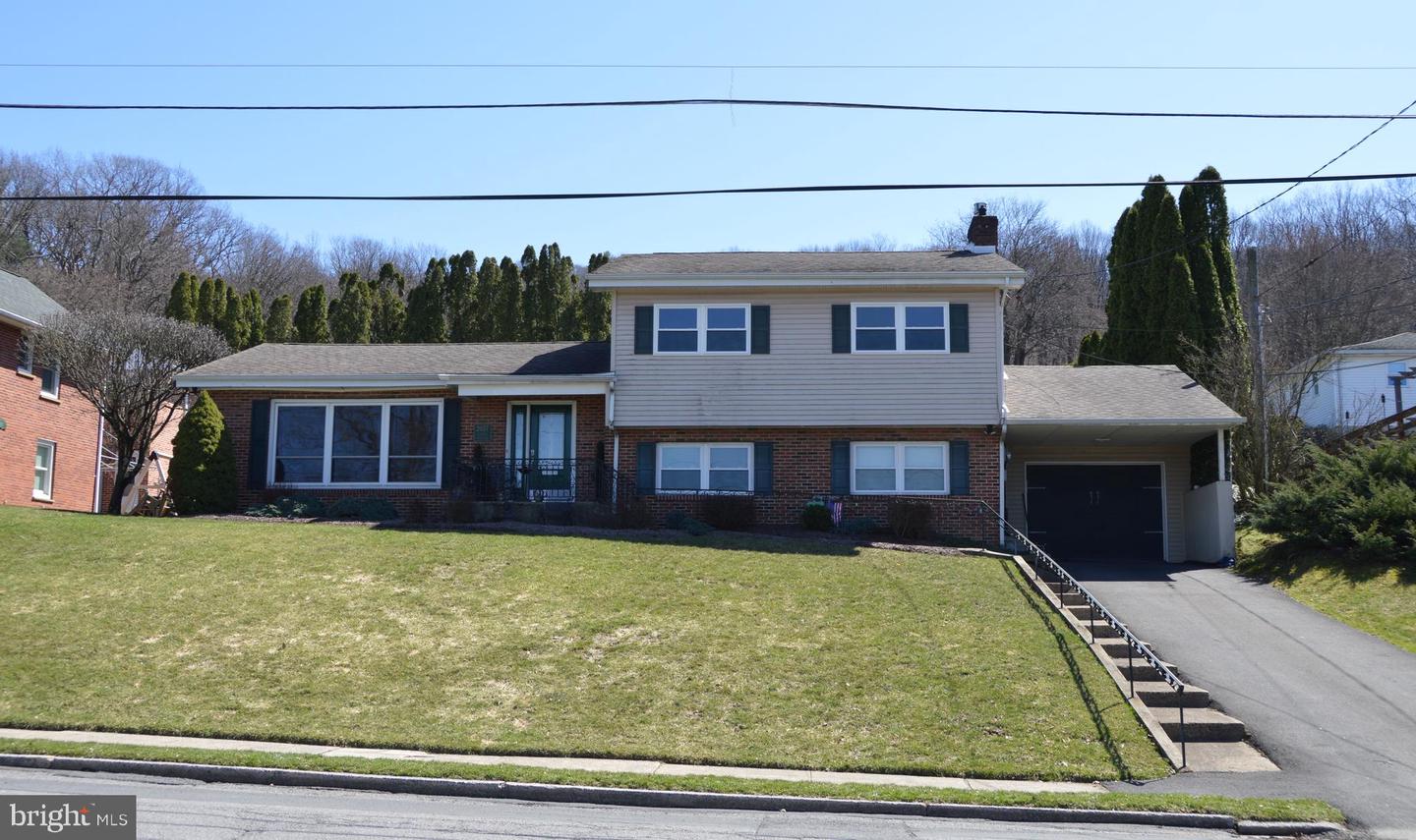 2057 Mahantongo Street, Pottsville