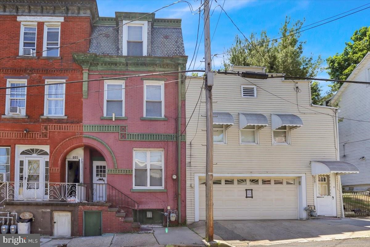 607 W Norwegian Street