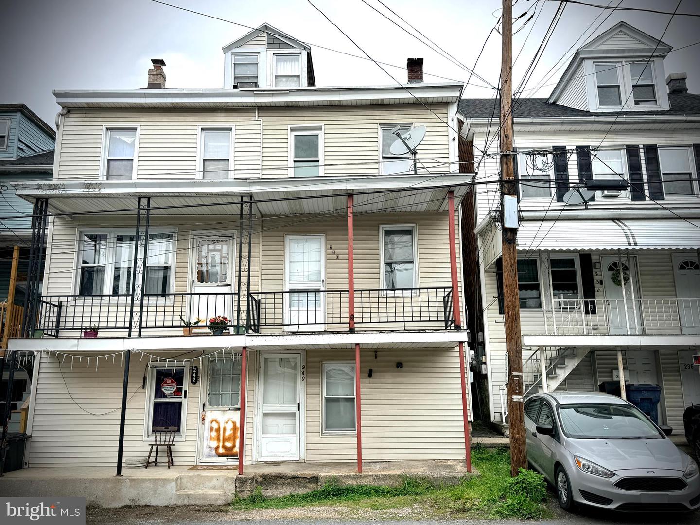 240 Valley Street, New Philadelphia