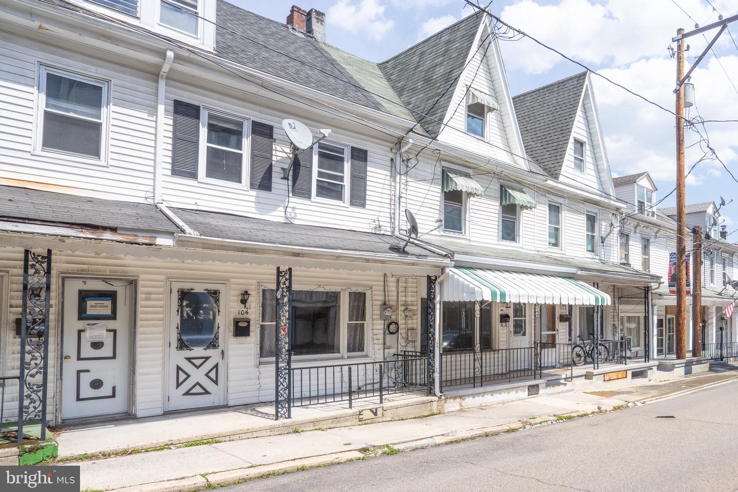 104 W Water Street, New Philadelphia