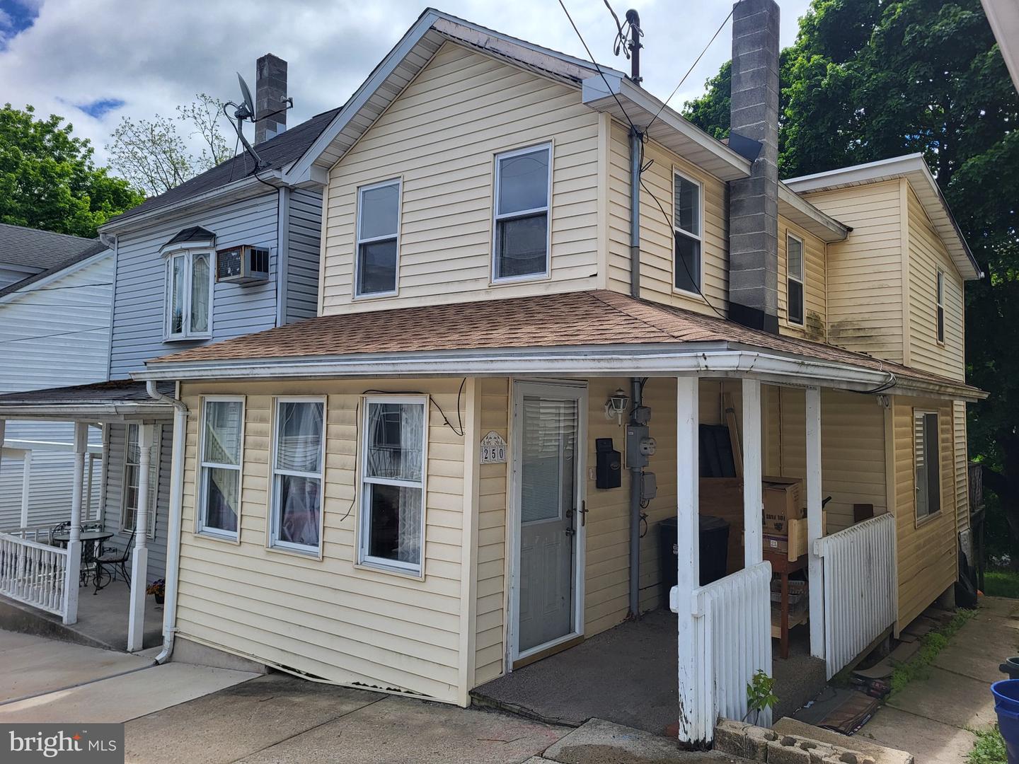 250 Van Gelder Street
