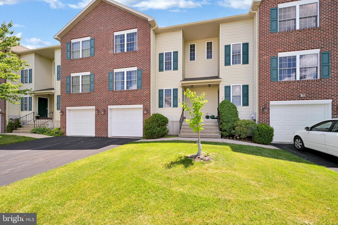 526 Lantern Green Way