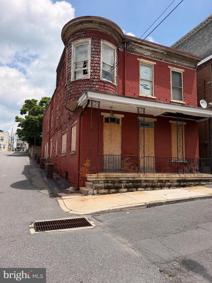 33 S Saint Peter Street