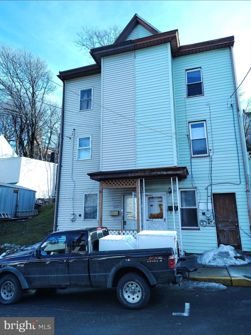 225 Laurel Street