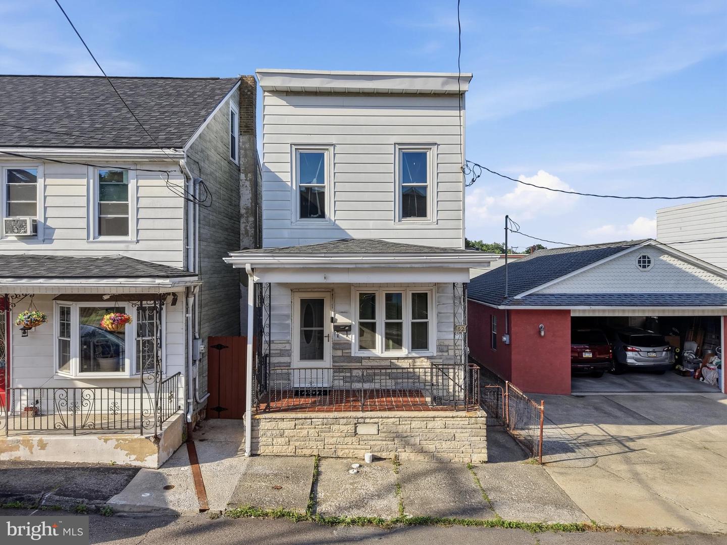 32 Clay Street