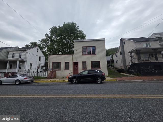 32 E Bacon St