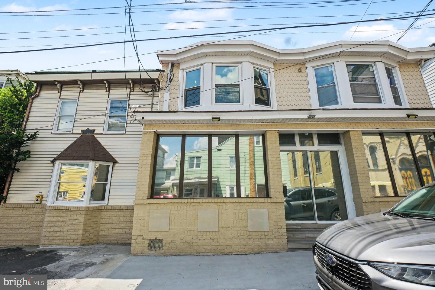 214 N Jardin Street