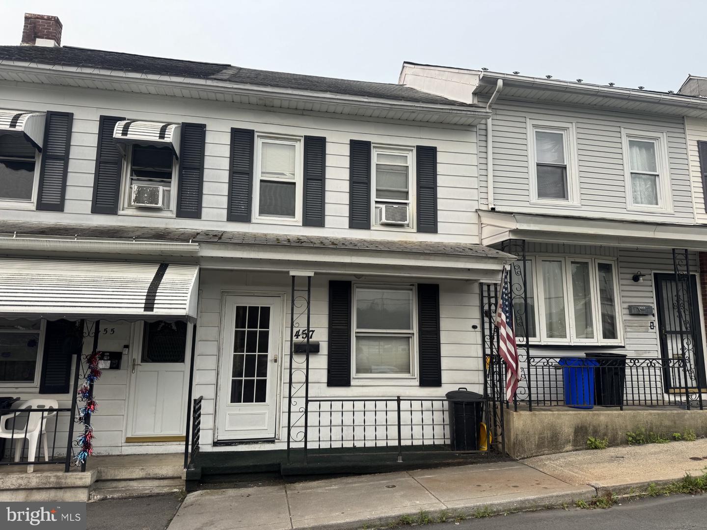 457 Carbon Street