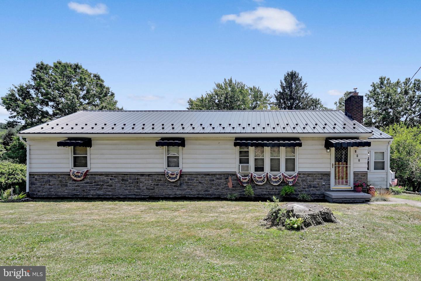 182 E Adamsdale