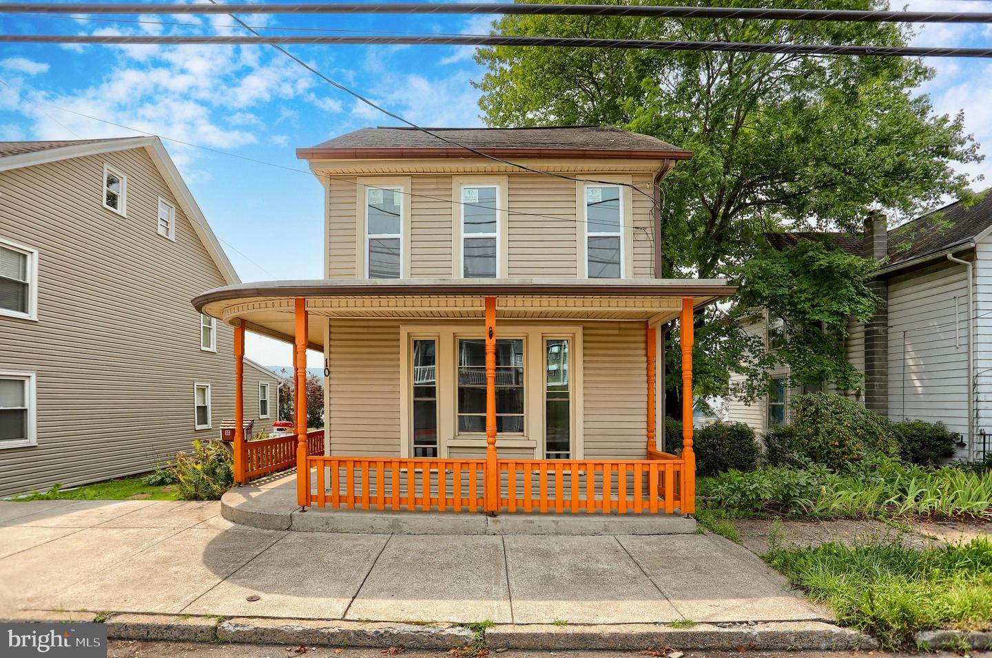 10 E Grand Avenue