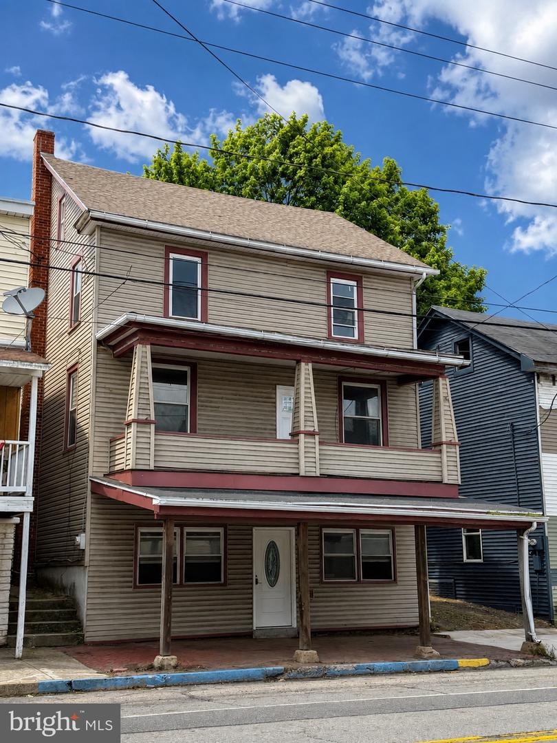 17 E Grand Avenue