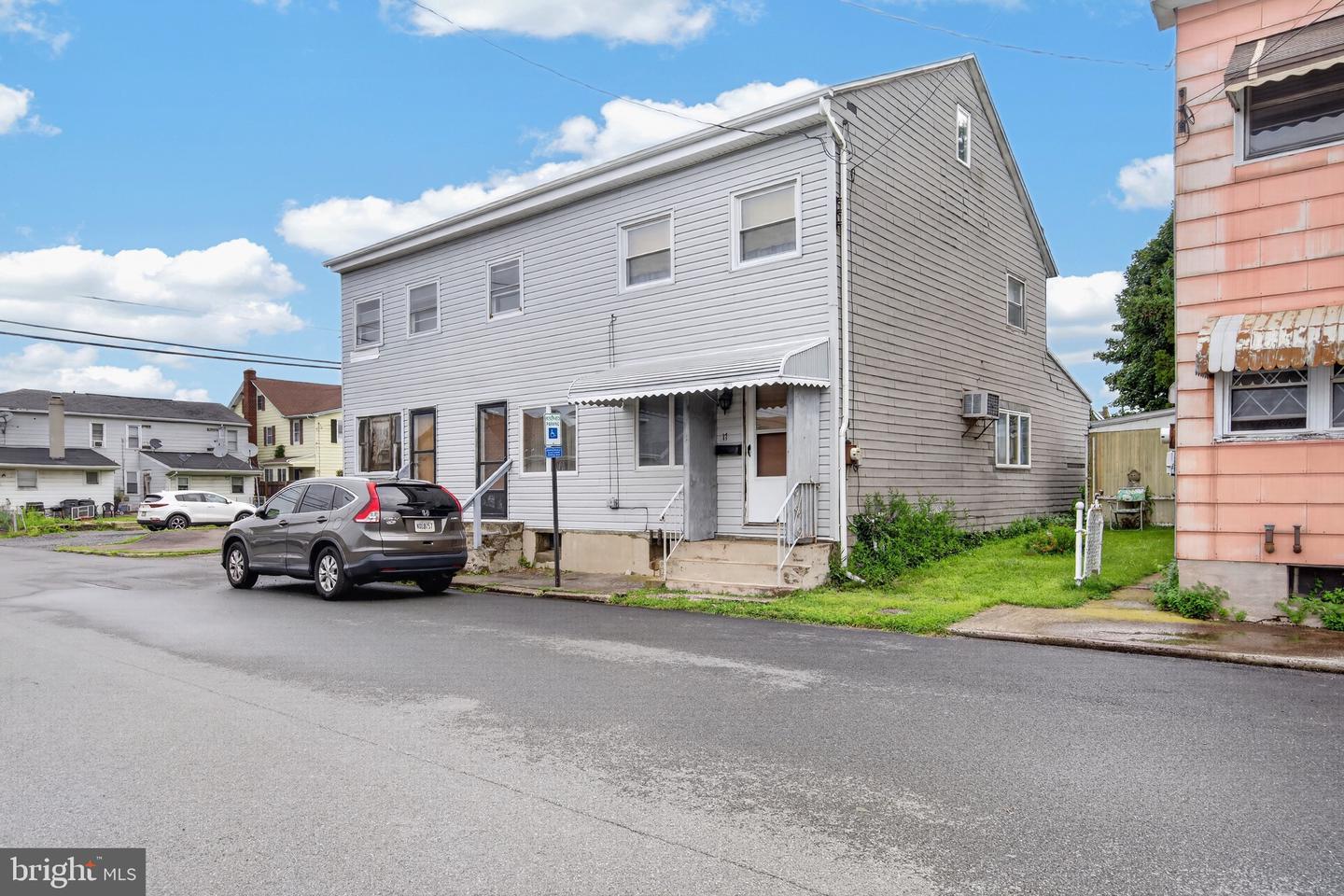 17 S Logan Street