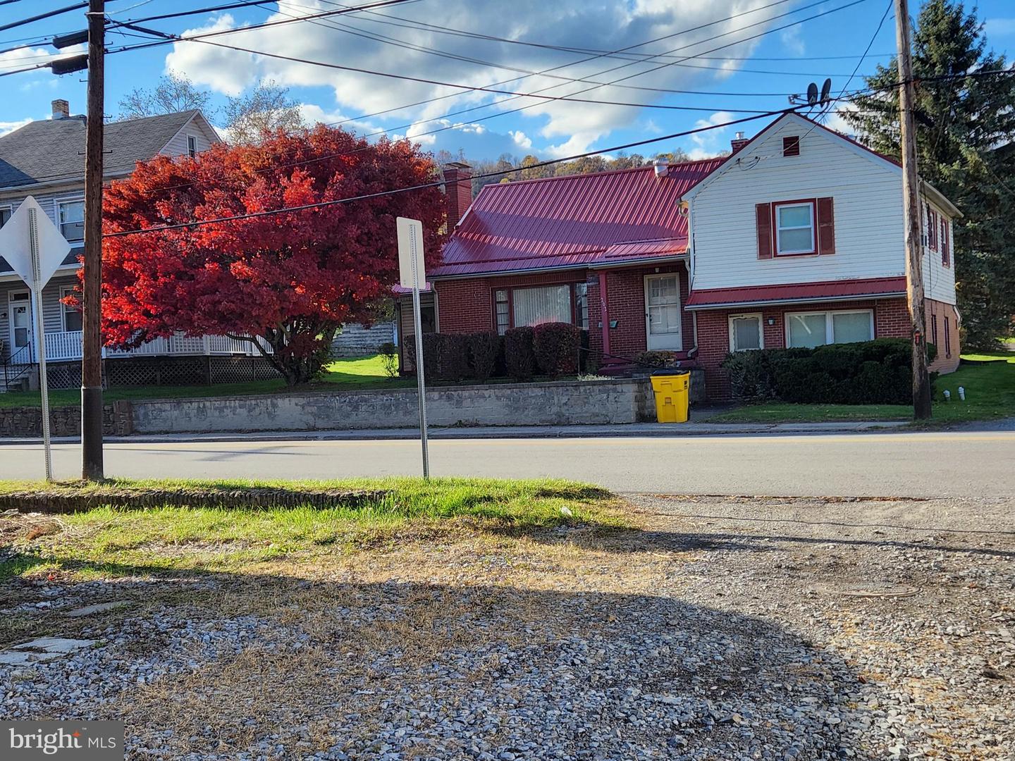 202 Main Street S