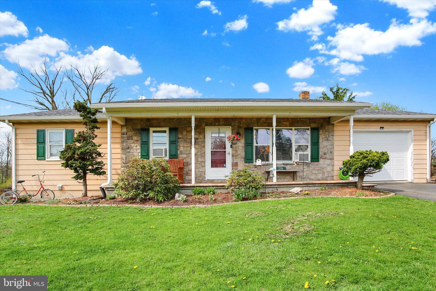 206 N White Top Road, Freeburg
