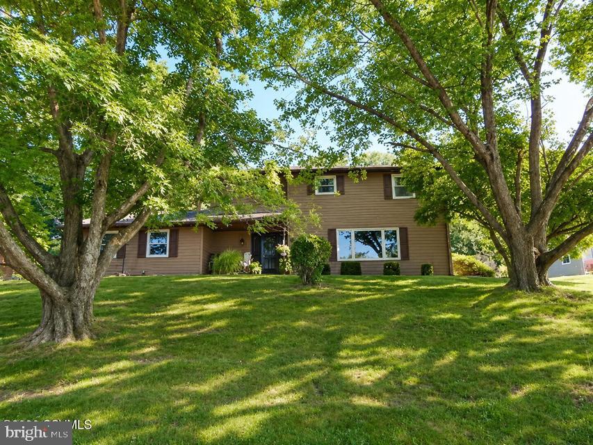 10 Meadowbrook Drive