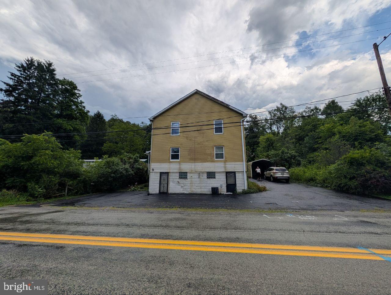 898 Joffre Cherry Valley Road, Burgettstown