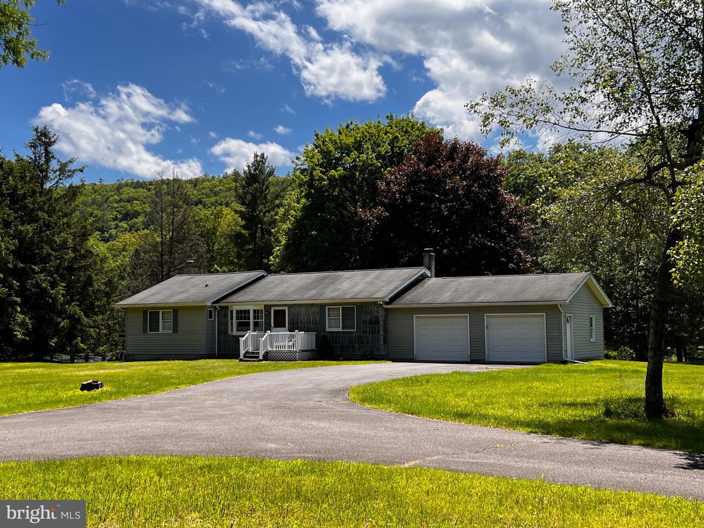 288 River Road, Beach Lake