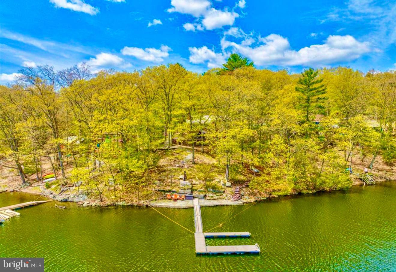 84 Lakeview Dr, Lakeville