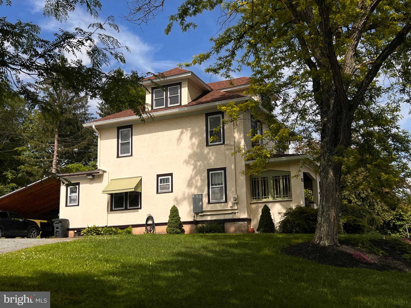 910 Maple Avenue