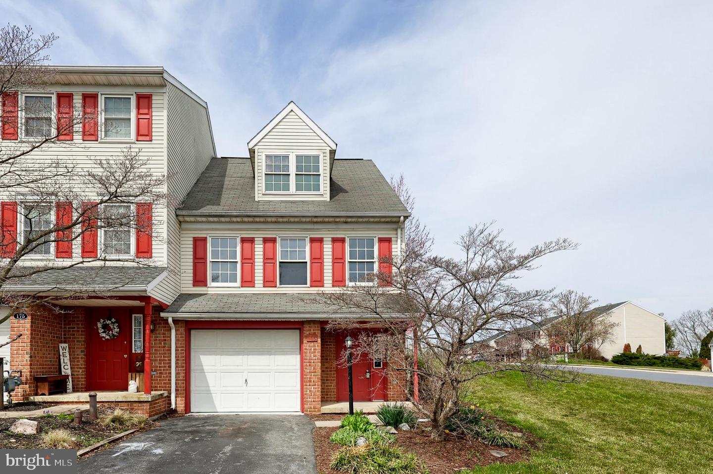 165 Robin Hill Circle, York