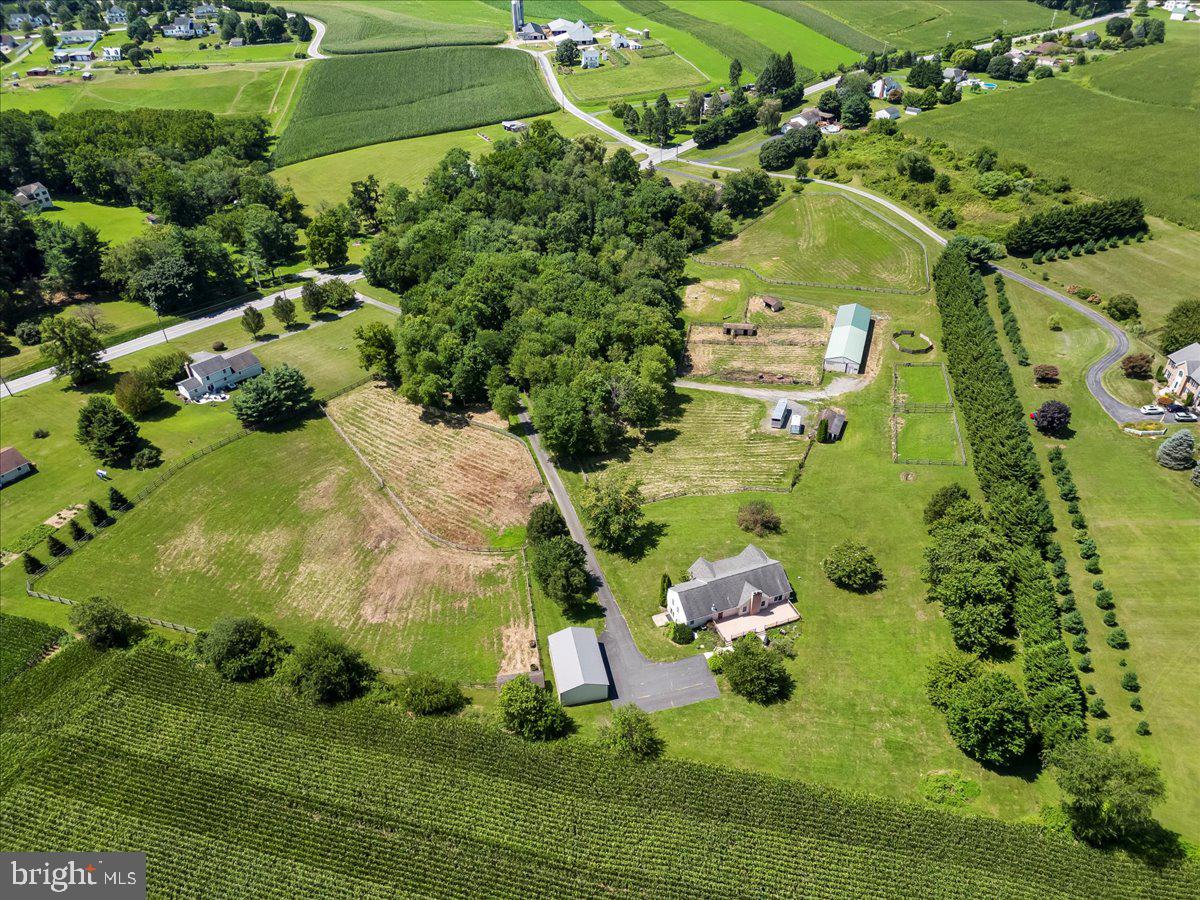 883 Main Street, Fawn Grove