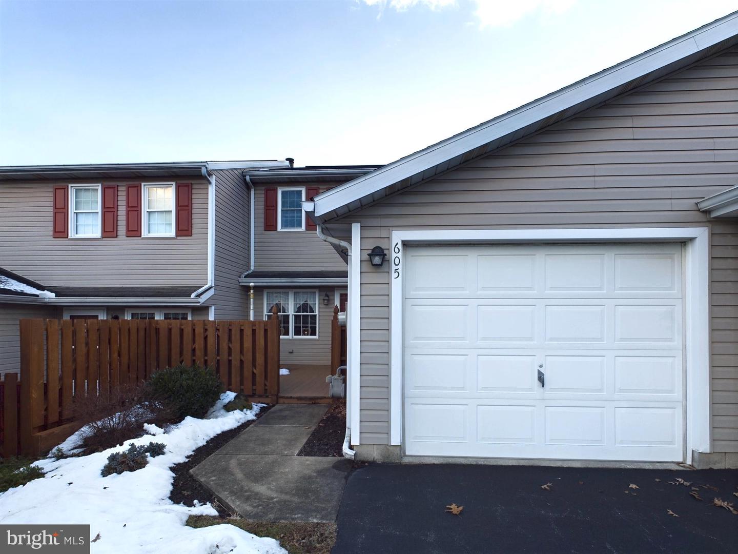 605 Bentwood Lane, York