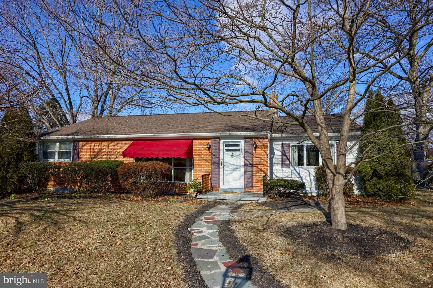 2485 Crystal Lane, York