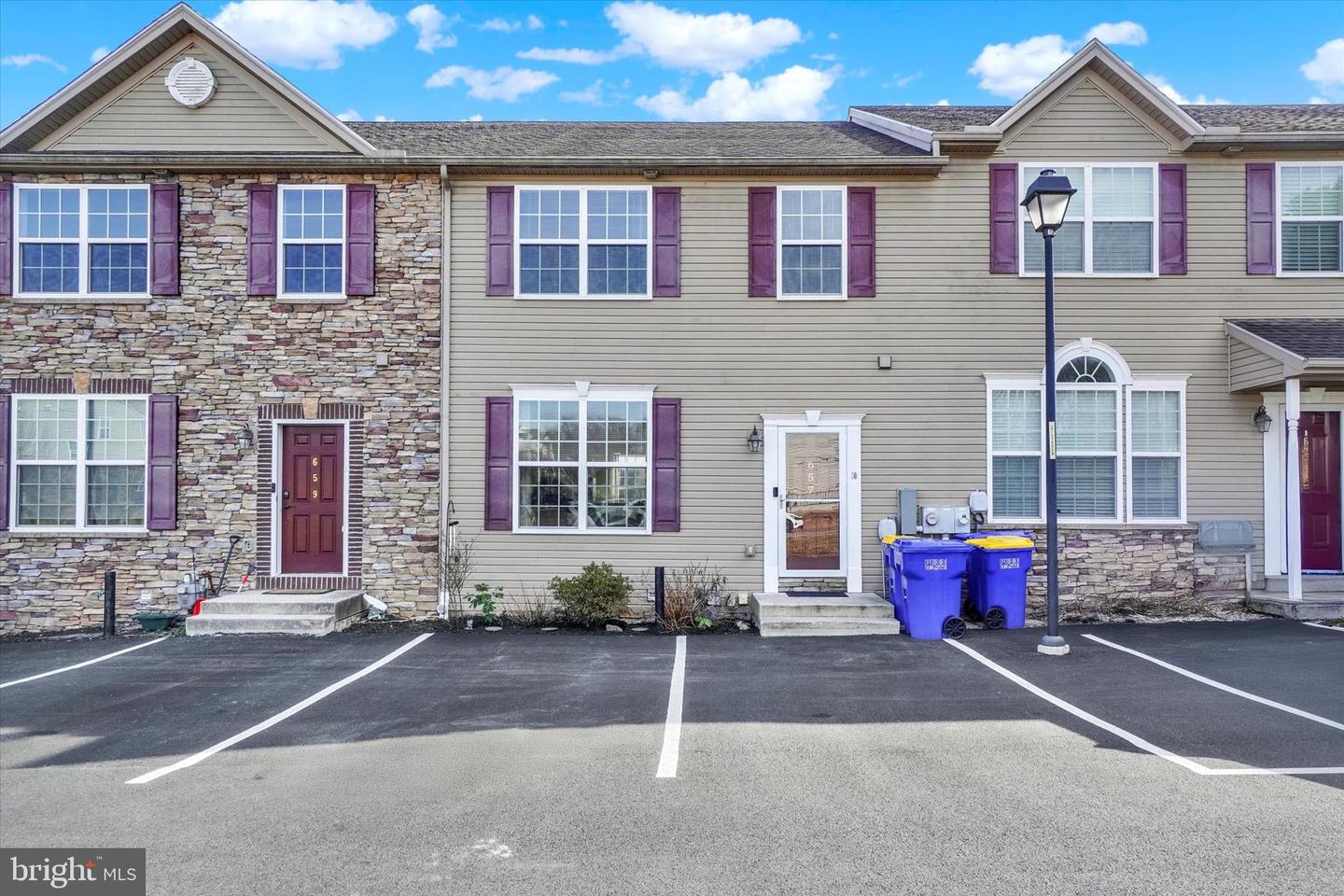 657 Sunglow Drive, Shrewsbury