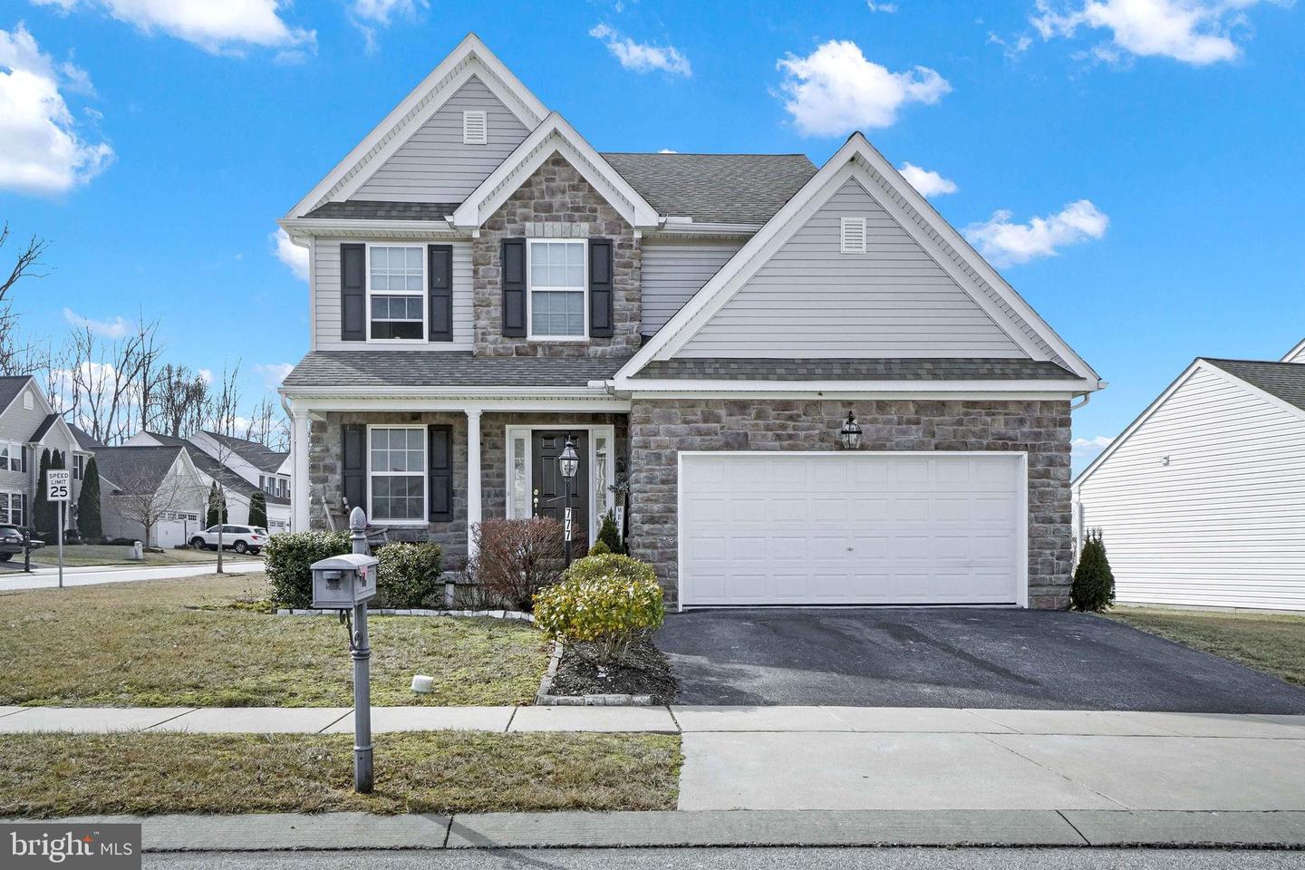 777 Cougar Pointe Circle, Seven Valleys