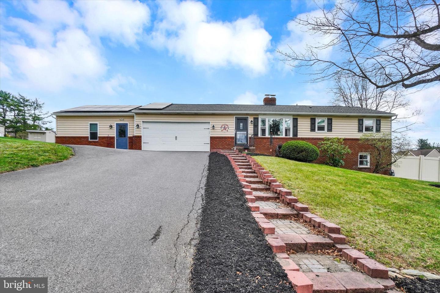 231 Kirsta Lane, Dallastown