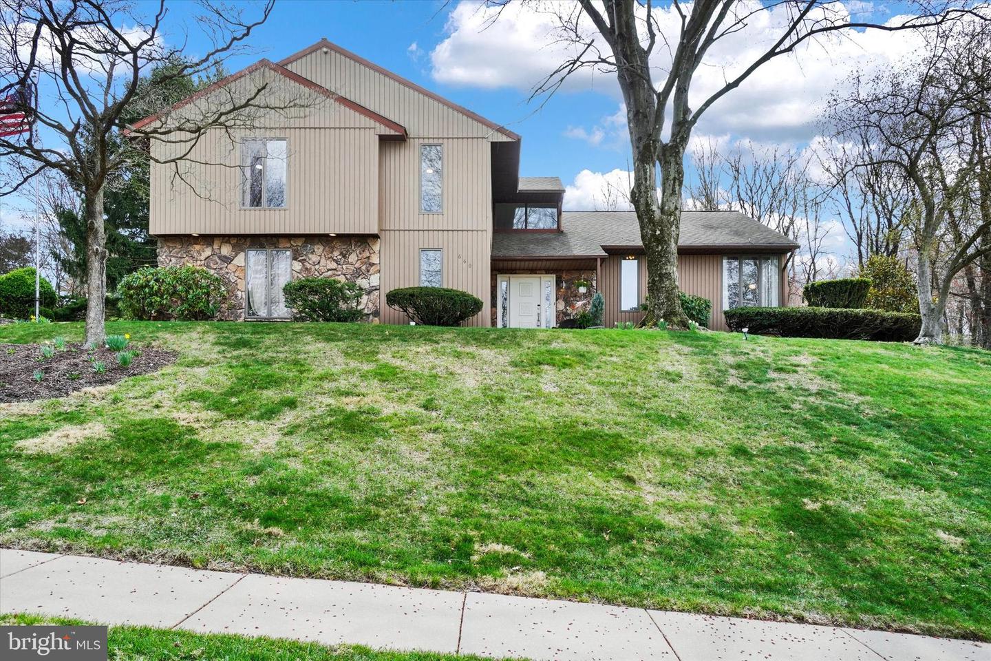 660 Marlow Drive, York
