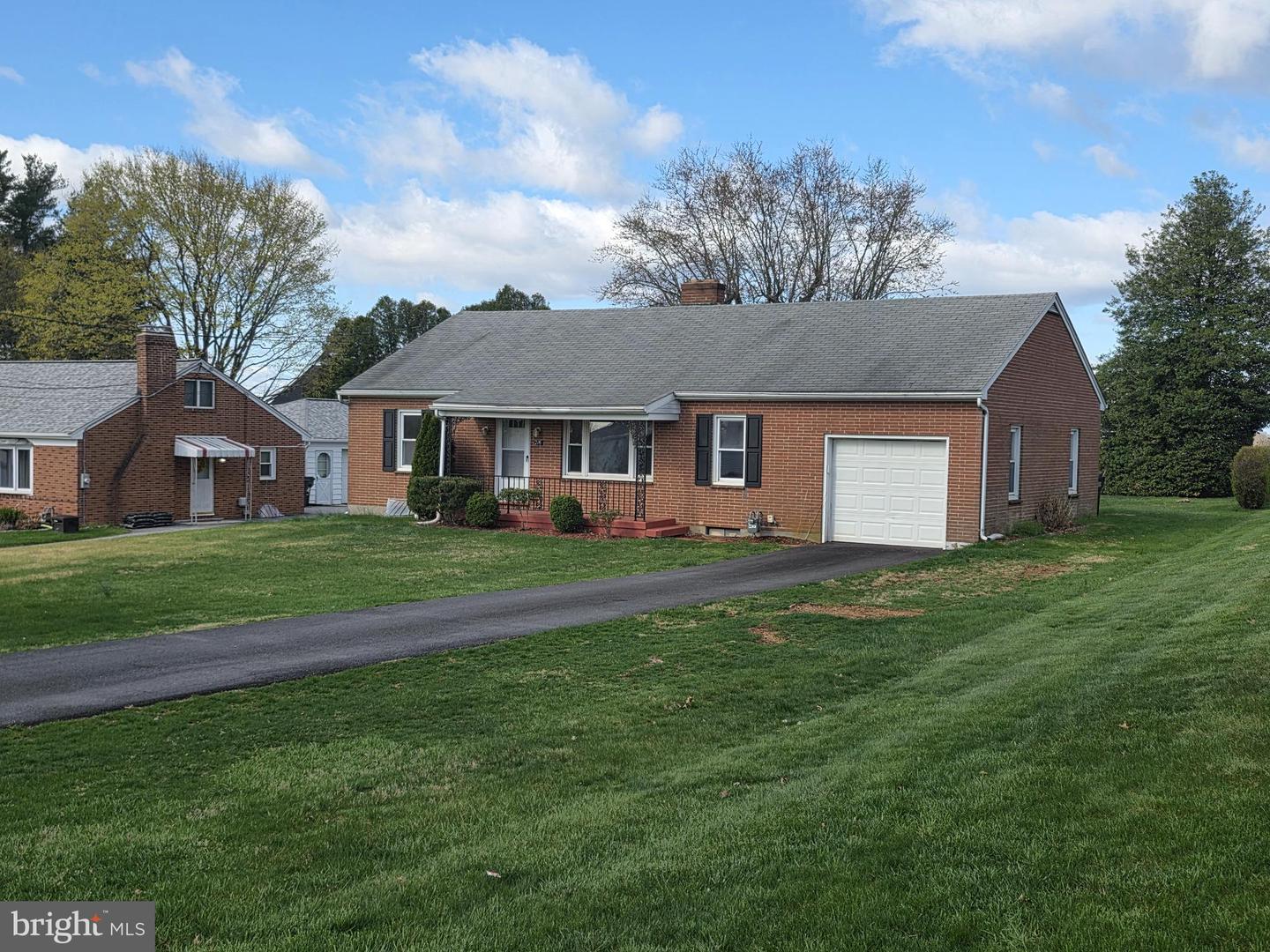 216 S Sunset Drive, Shrewsbury