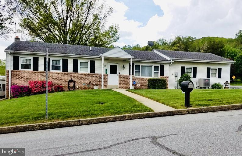 2 E Greenhouse Road, Dillsburg