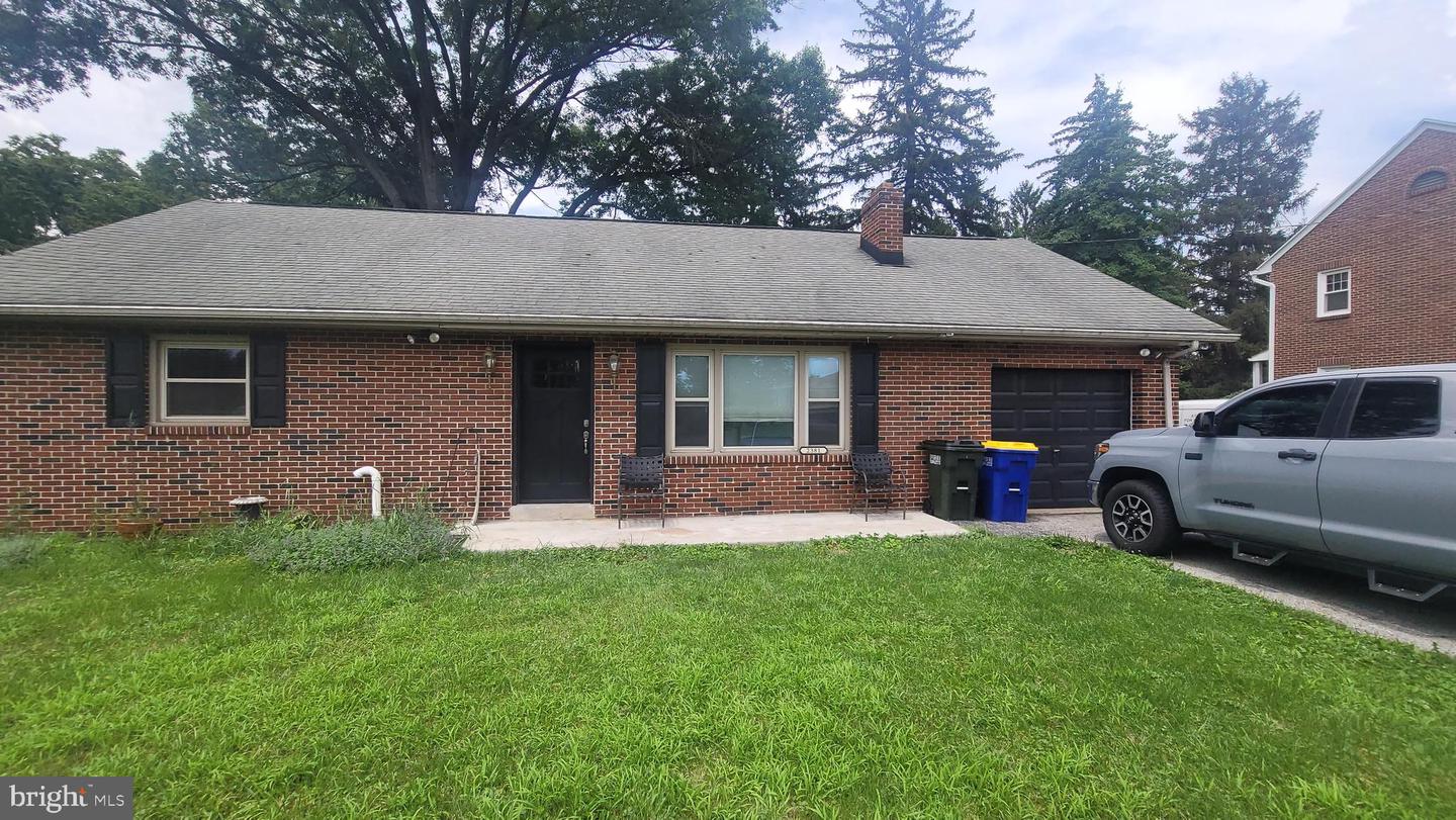 2381 Sunset Lane, York