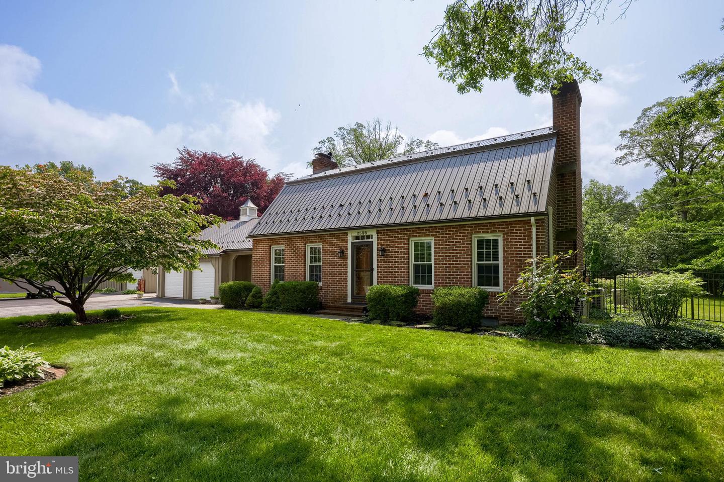 2585 Midpine Drive, York